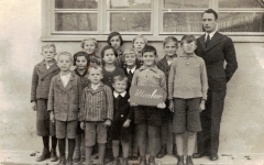 Stanislav Bubeník se svými žáky.